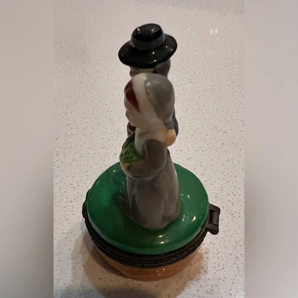 Vintage Pilgrim Porcelain Trinket Box Man Woman‎ With Turkey